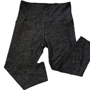TUFF ATHLETICS CROPPED LEGGINGS WITH BACK ZIPPER POCKET